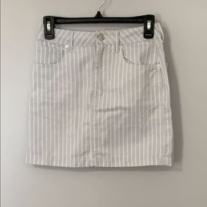 cute lil blue and white skirt!!